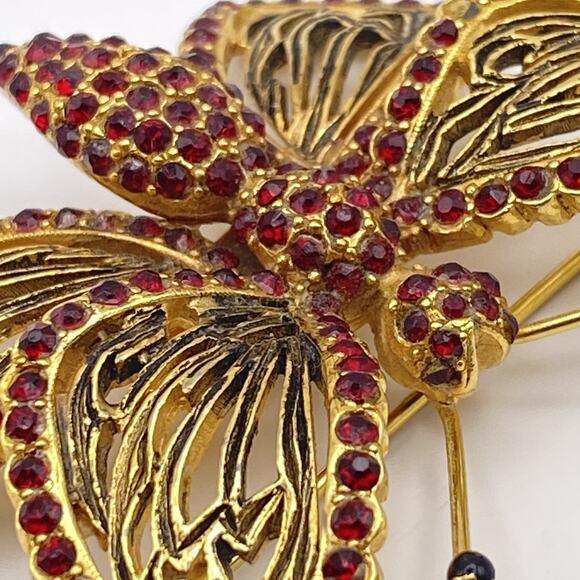RARE 1940s VOGUE JEWELRY Butterfly Vintage Brooch Gold Tone Red Color Crystals - Picture 4 of 12